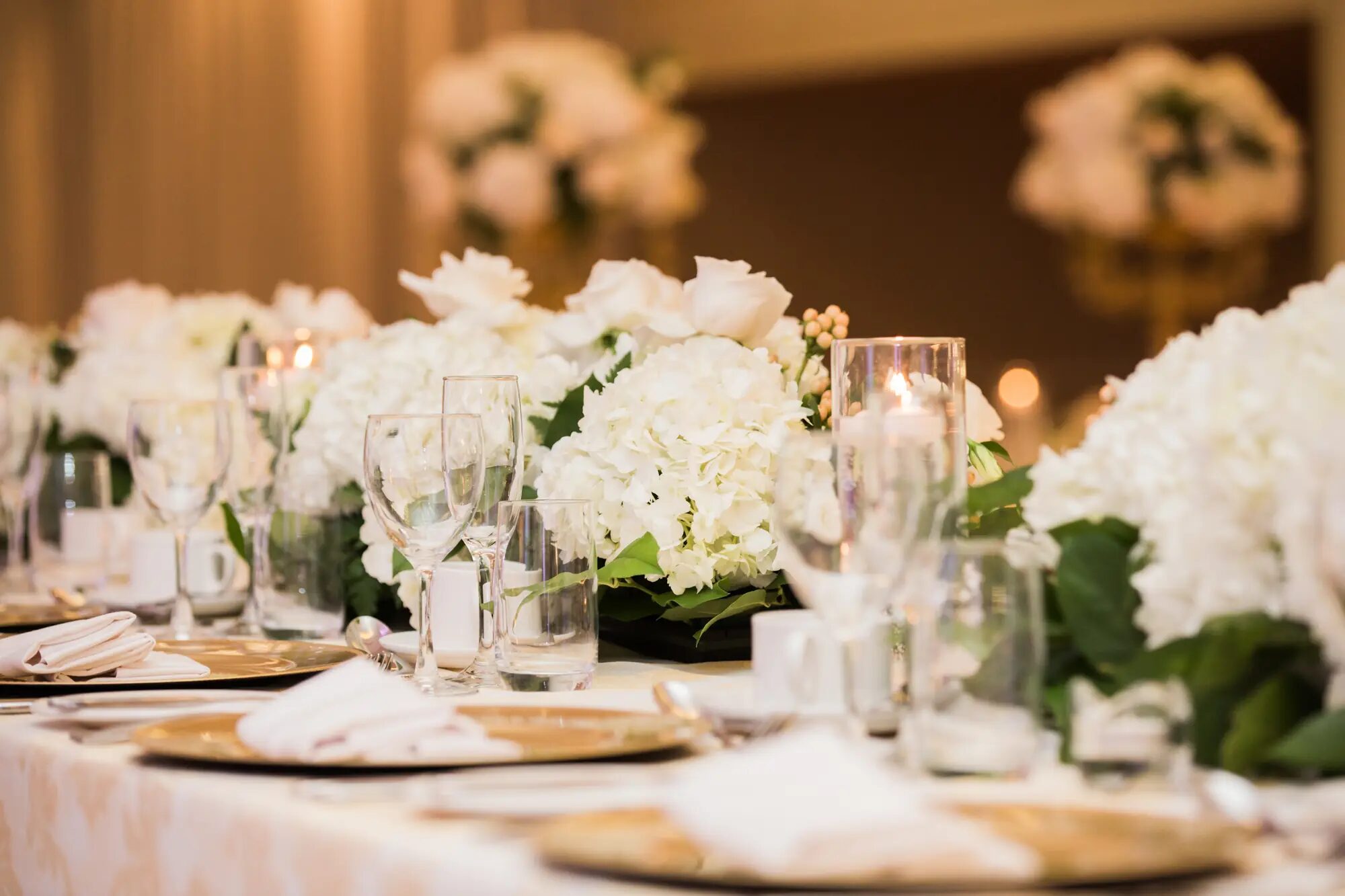 Elegant wedding table setting with white florals